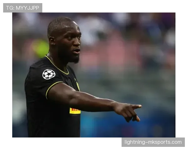 卢卡库身体对抗能力解析