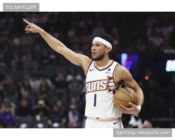 德文·布克球场上像邻家大哥，酒吧里刷卡那一刻把我们这些凡人分成两拨人